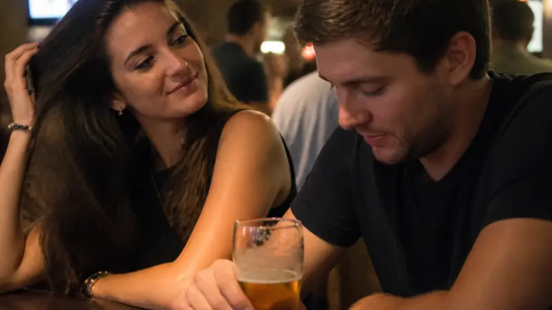 Hoe een man verleiden zonder te beschikbaar over te komen?